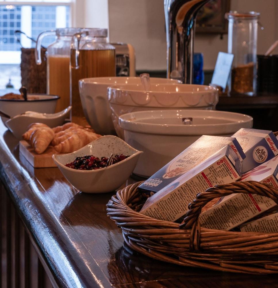 White Hart Inn Wells Bagian luar foto