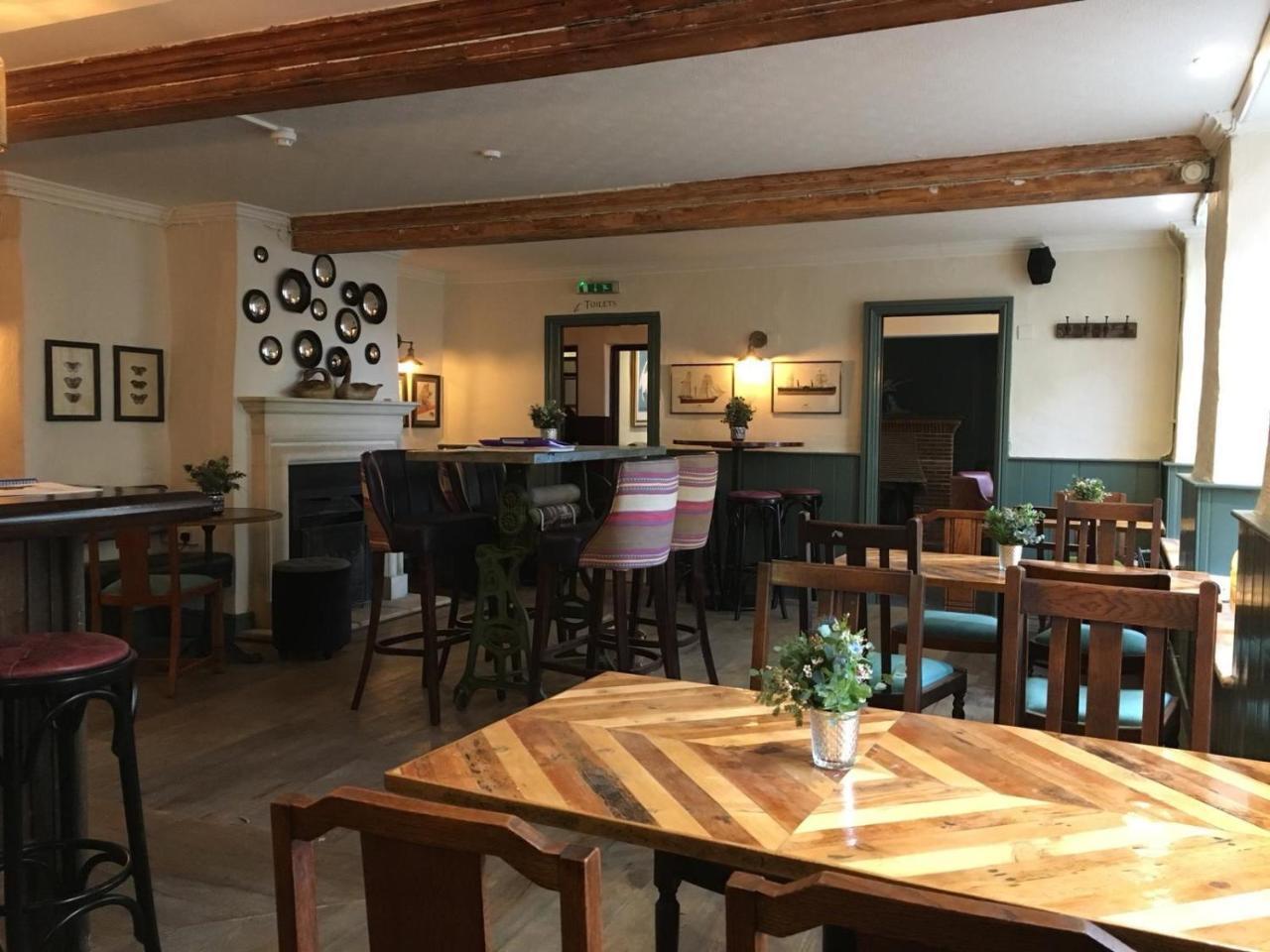 White Hart Inn Wells Bagian luar foto